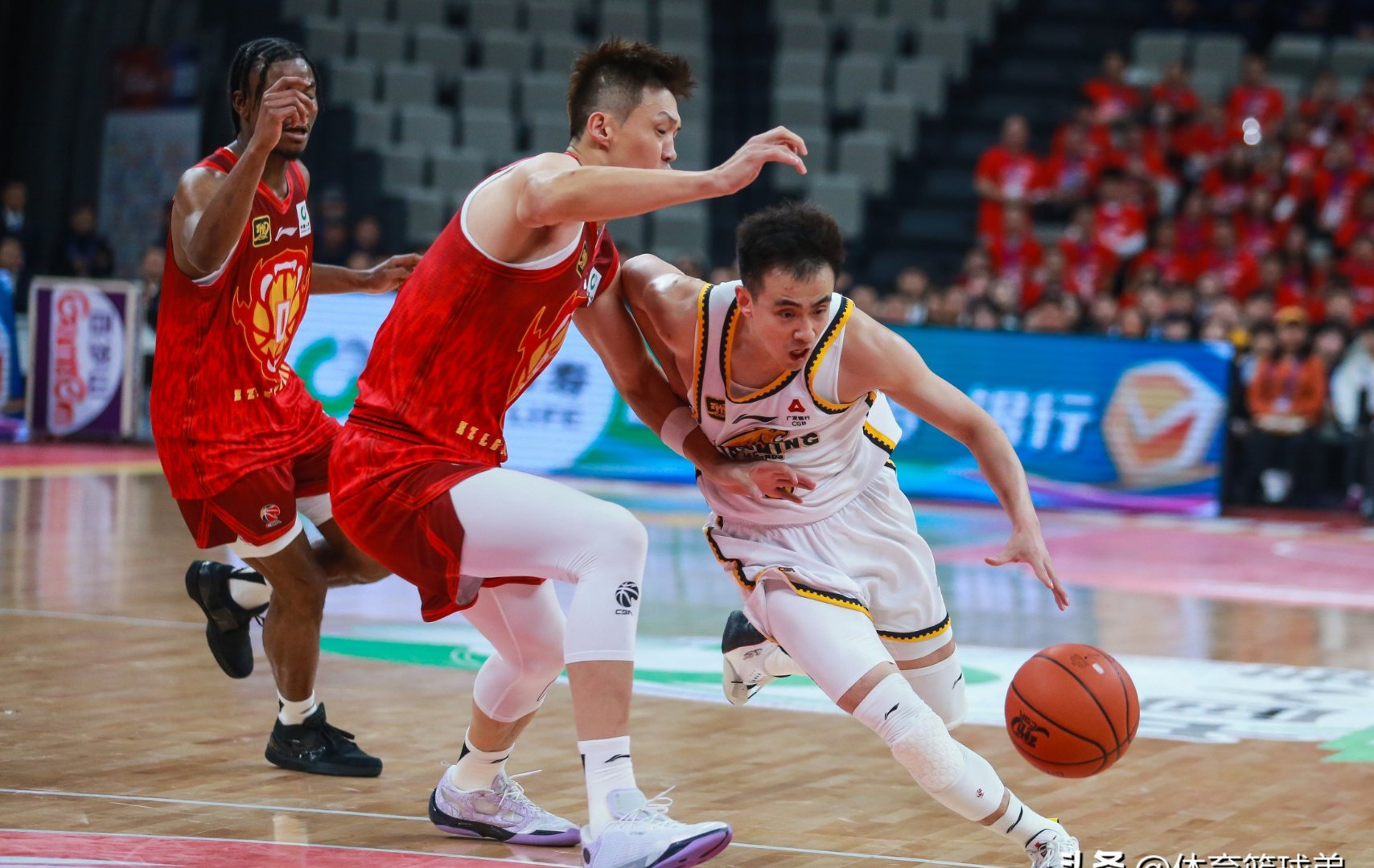 半岛体育官网app-辽宁男篮连续击败北京，保持不败之姿