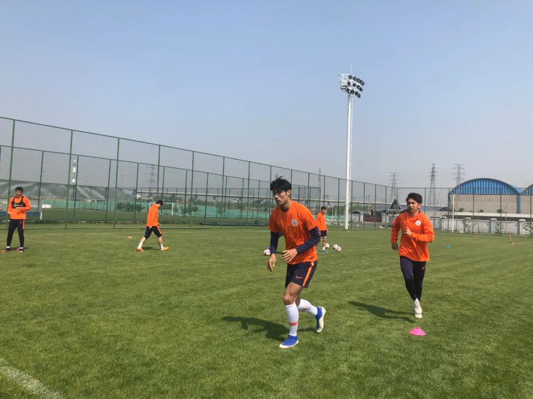 半岛体育教练-北京人和队调整训练备战下轮比赛