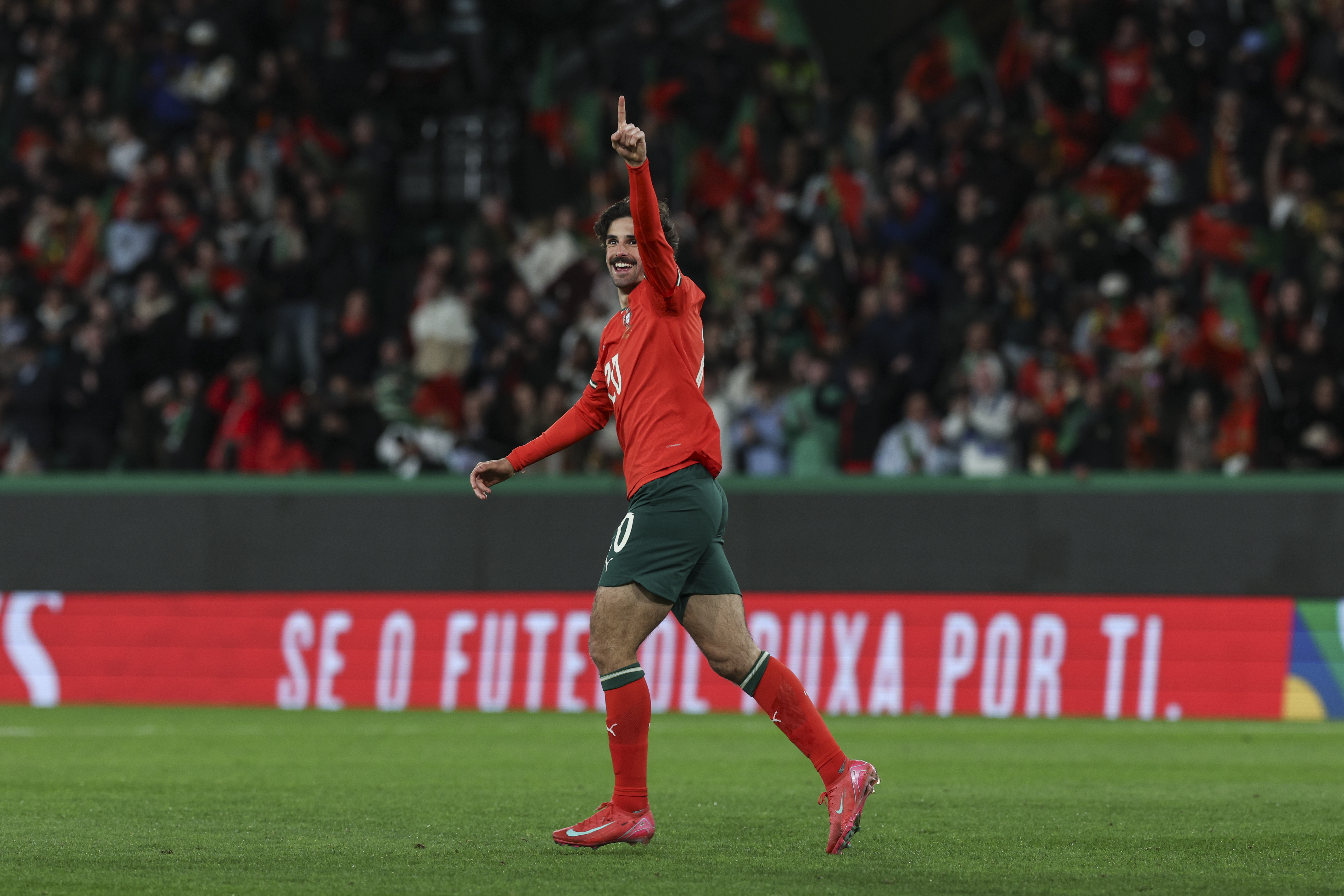 葡萄牙大胜卢森堡,提前锁定欧洲杯资格 葡萄牙大胜卢森堡,提前锁定欧洲杯资格