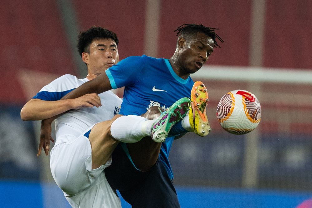 雄狮队球员持续进步，打造团队实力