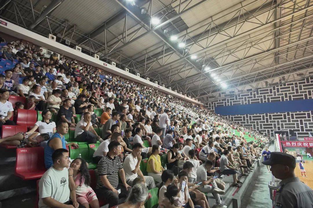 比赛高潮迭起,胜者笑傲赛场的简单介绍 比赛高潮迭起,胜者笑傲赛场的简单介绍