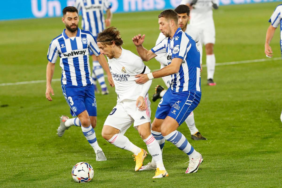 瓦伦西亚主场不敌对手,遭遇连败 瓦伦西亚主场不敌对手,遭遇连败