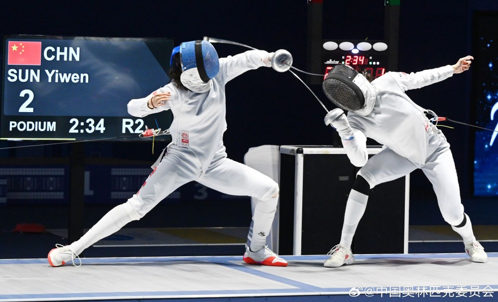 半岛体育教练-中国击剑选手夺得金牌，为国增光的简单介绍