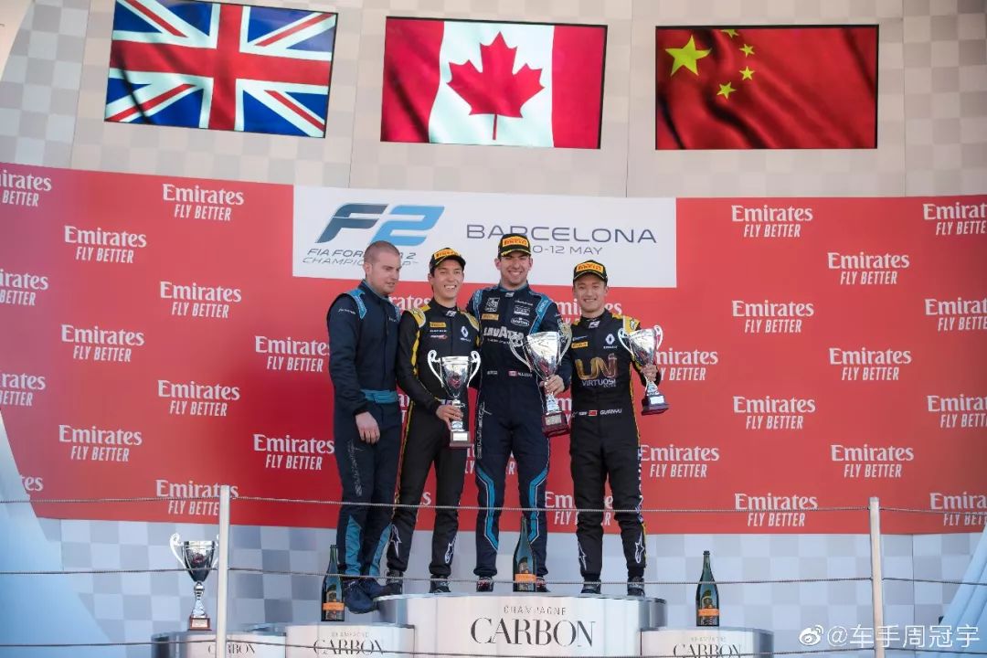 尼日利亚越野跑选手奔向胜利,登领奖台的简单介绍 尼日利亚越野跑选手奔向胜利,登领奖台的简单介绍