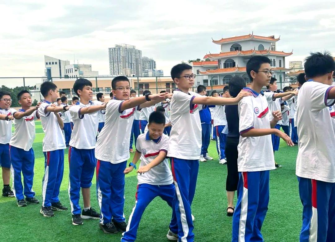 男子团体接力赛呈现激烈角逐 男子团体接力赛呈现激烈角逐