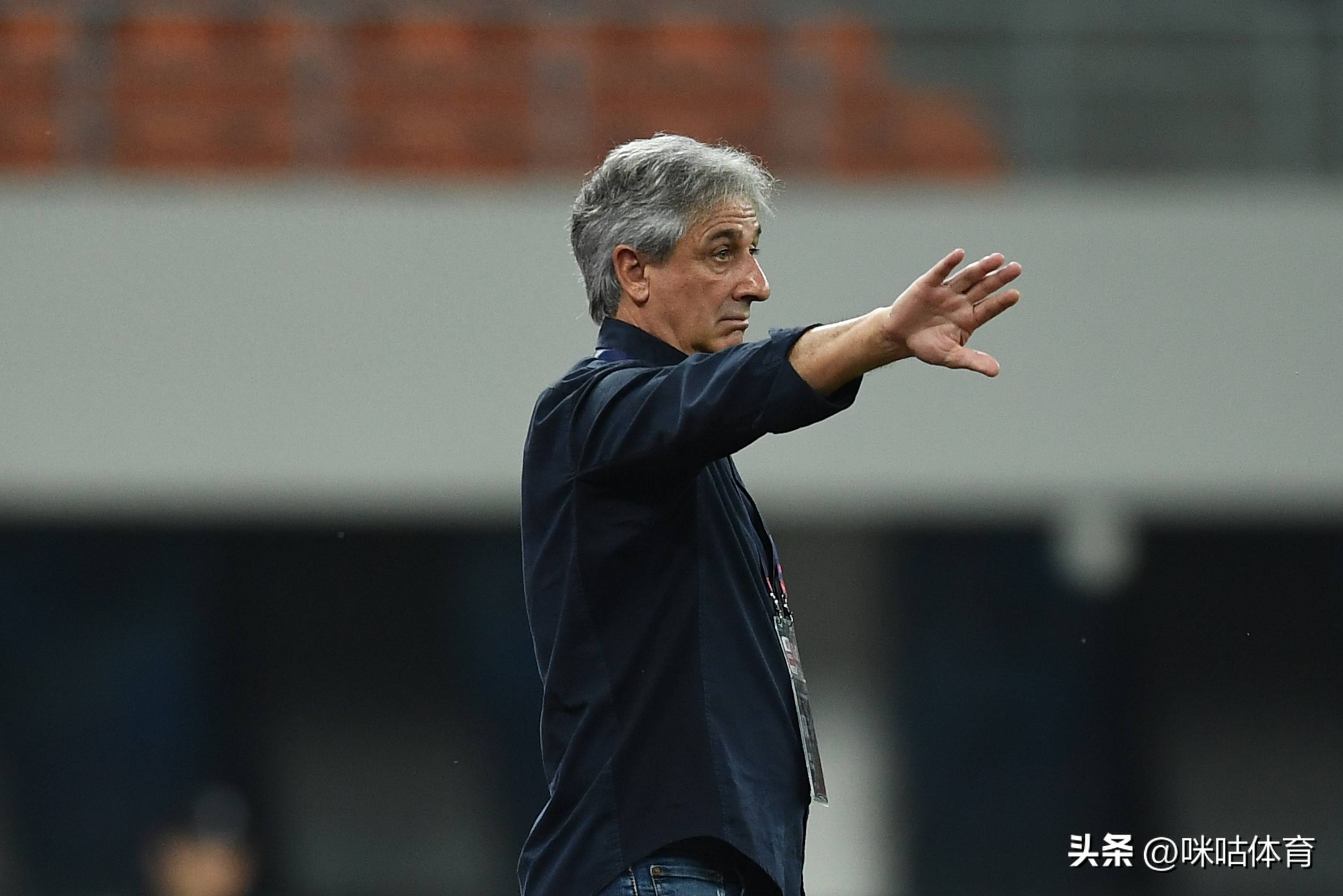 半岛体育视频-塞维利亚主帅因战术问题被解雇，球队高层寻觅新任帅位的简单介绍