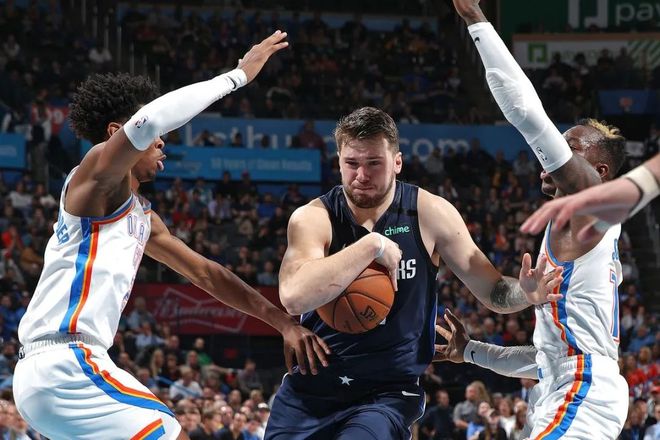 半岛体育官网-勇士惜败小牛，博格达诺维奇32分